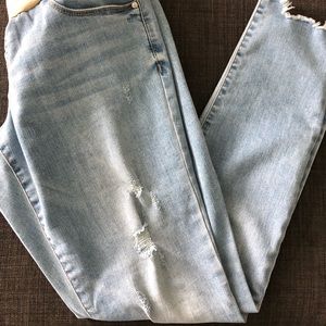 Distressed maternity jeans